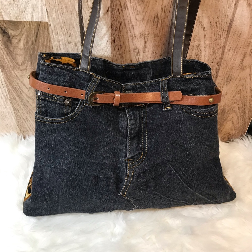 3/25$ Sac main fait a la main (matières recyclées)